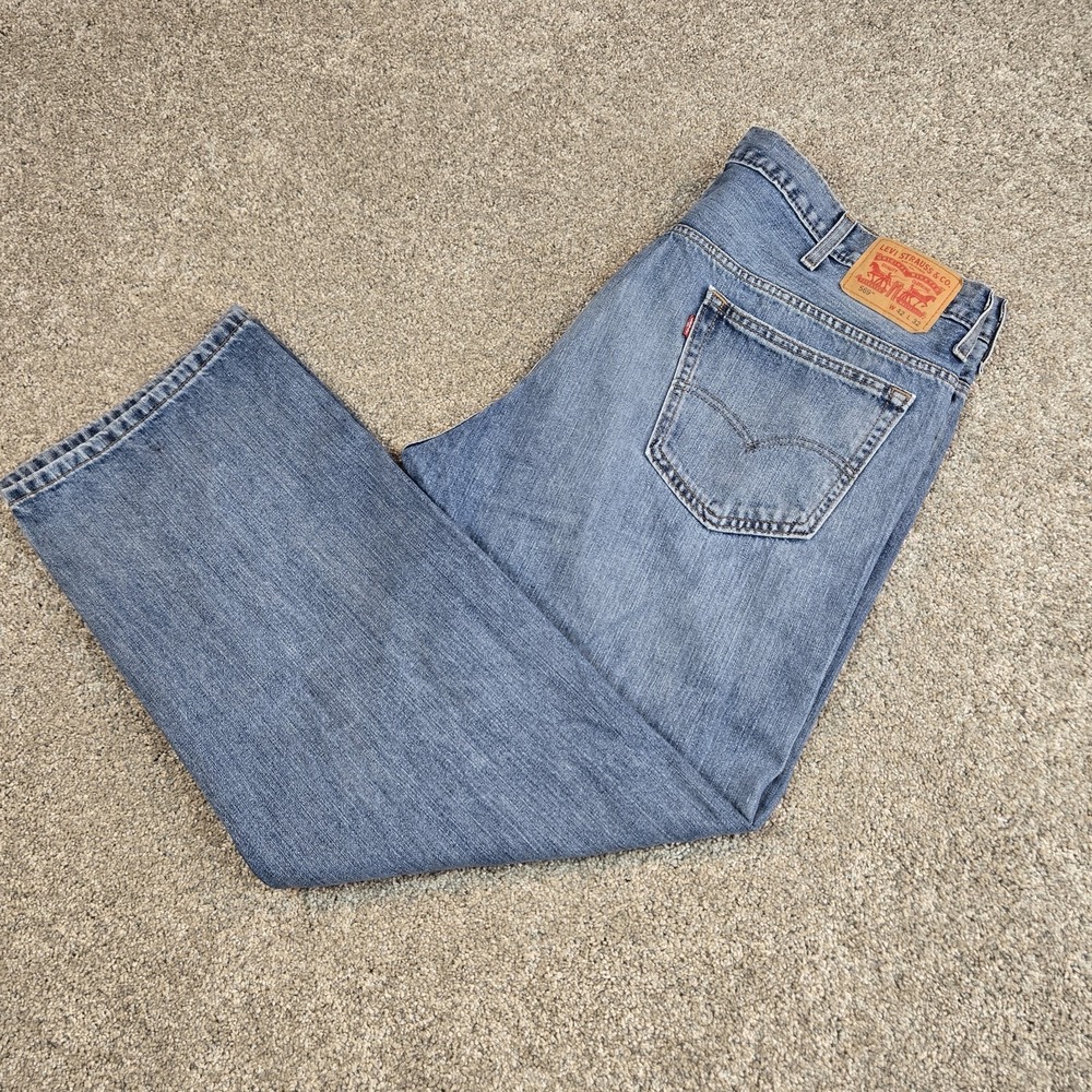 Levi's Men's 569 Loose‎ Straight Jeans in size W 42 L 32 Medium Wash